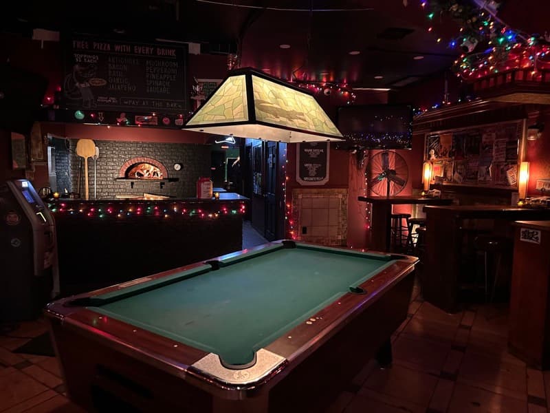 Alligator lounge